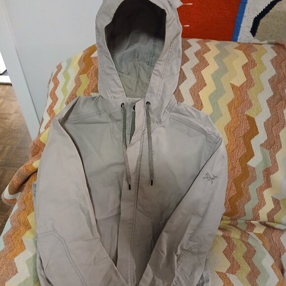 Arc’teryx Light Gray Windbreaker Shell - Picture 13 of 13